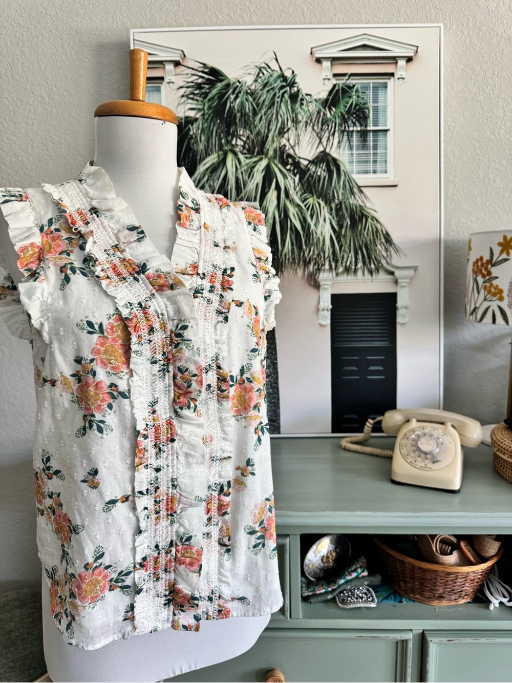 MELISSA NEPTON White Floral Ruffle Sleeveless Blouse LIKE NEW